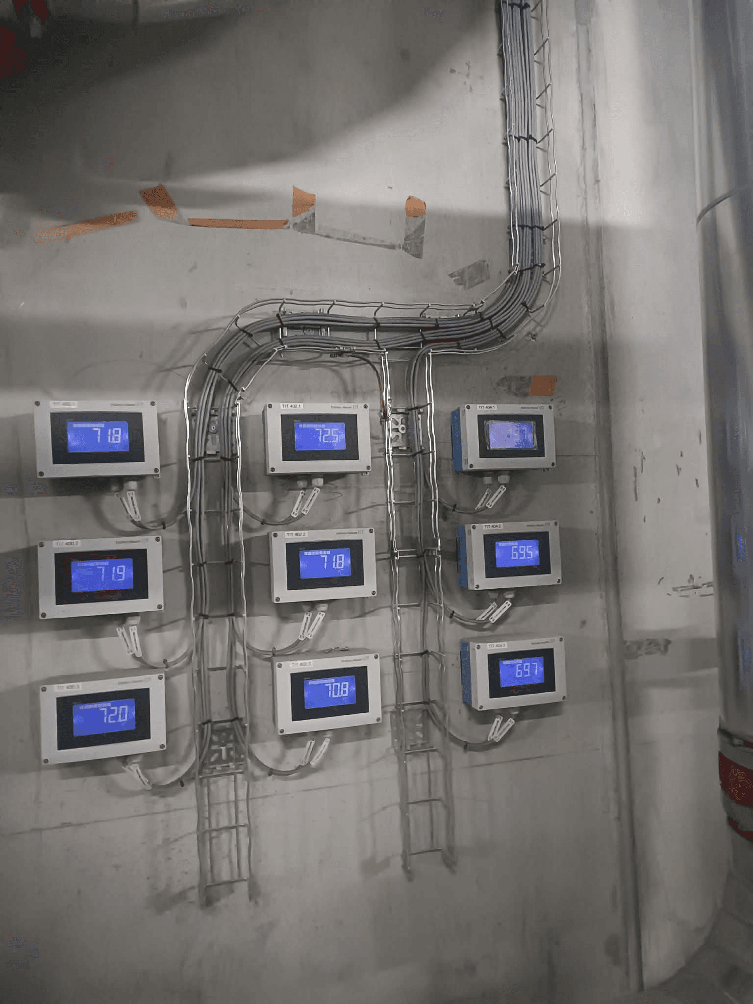 Installation technique électrique avec écrans de mesure réalisée par Énergie 49